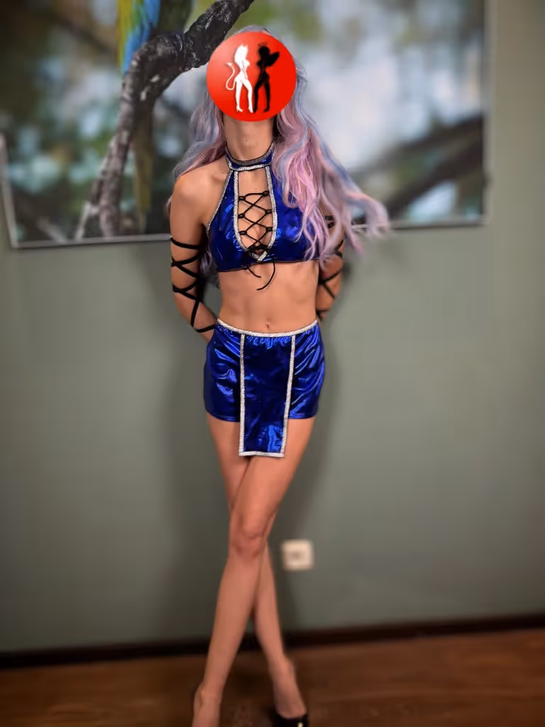 Funtasia stehend in Heels